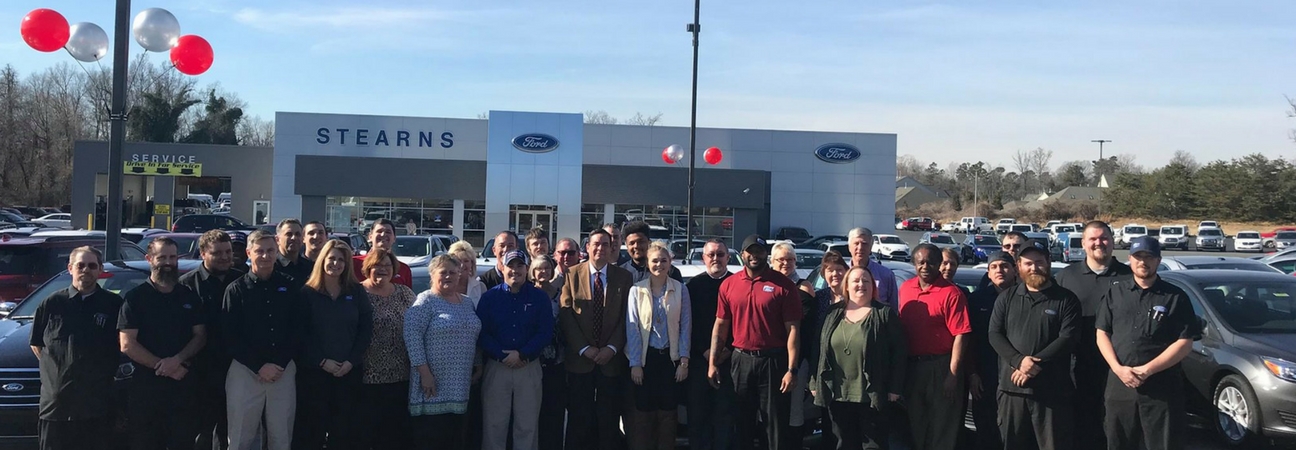 Stearns Ford group picture in front of dealership