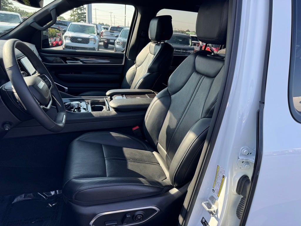 2024 Jeep Wagoneer L Base