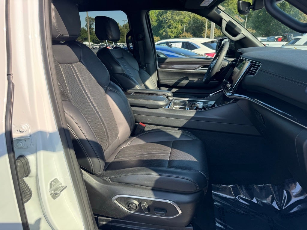 2024 Jeep Wagoneer L Base