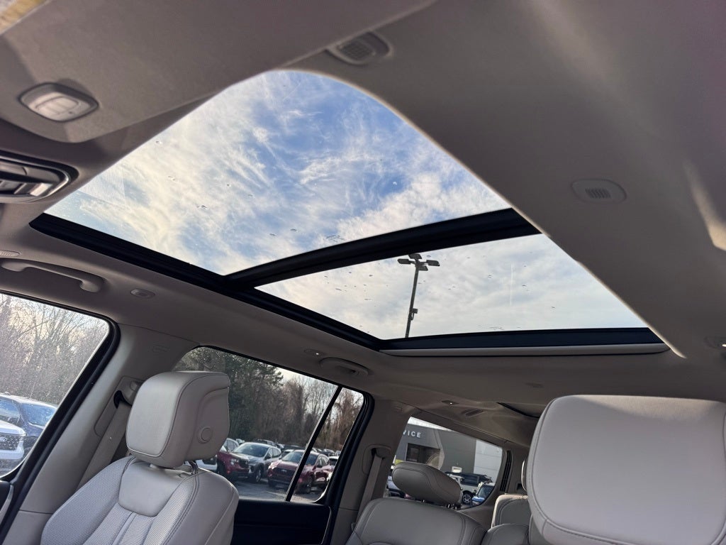 2023 Jeep Wagoneer Base