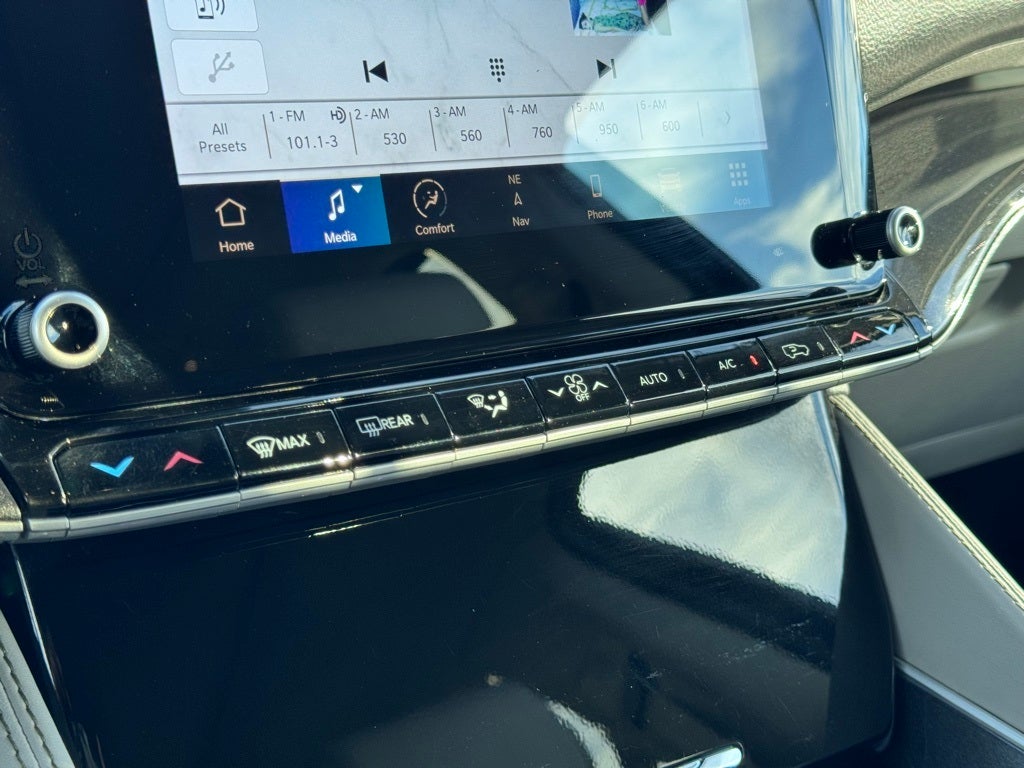 2023 Jeep Wagoneer Base