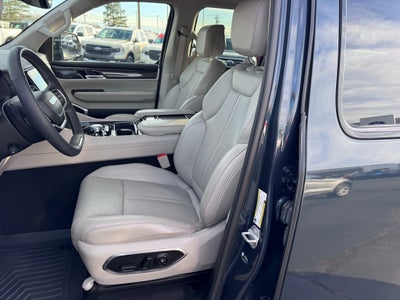 2023 Jeep Wagoneer Base