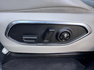 2023 Jeep Wagoneer Base