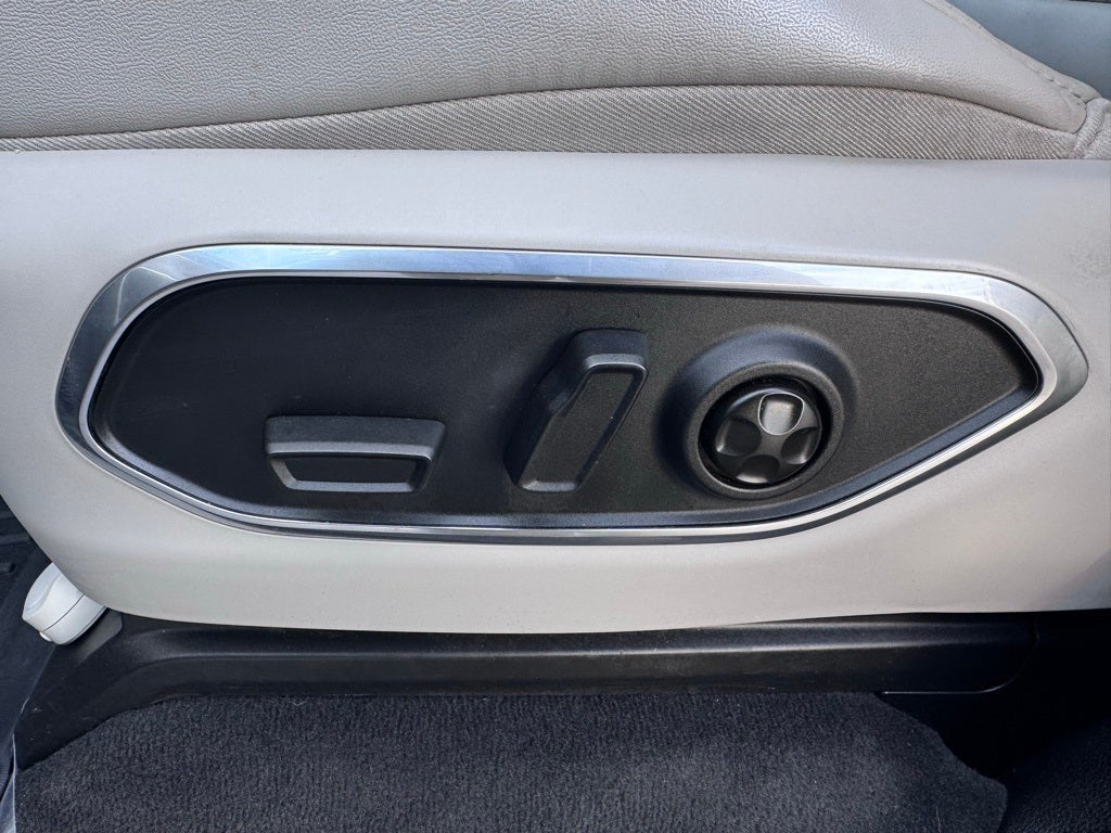 2023 Jeep Wagoneer Base