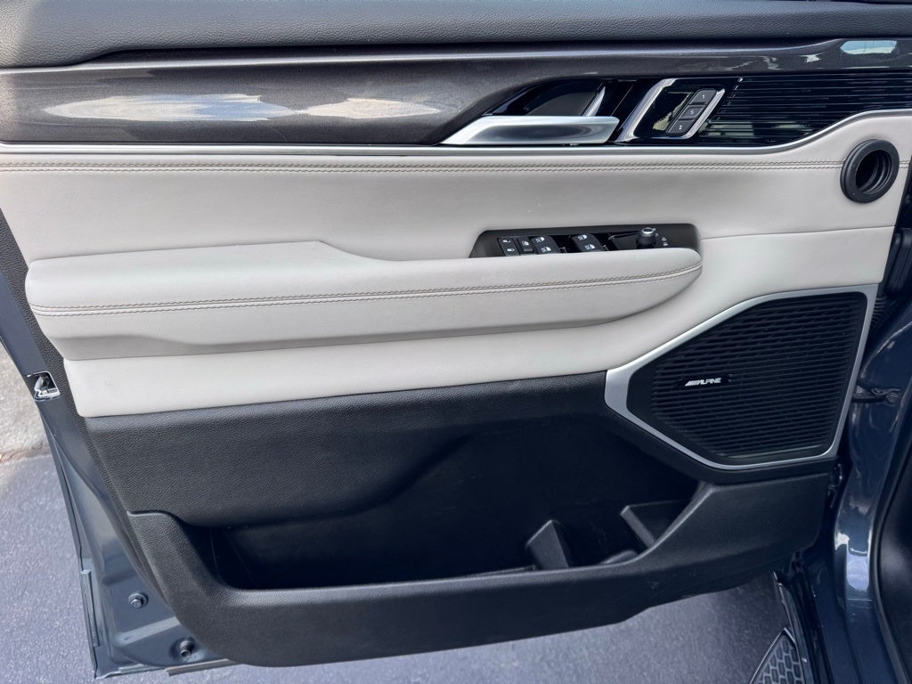 2023 Jeep Wagoneer Base