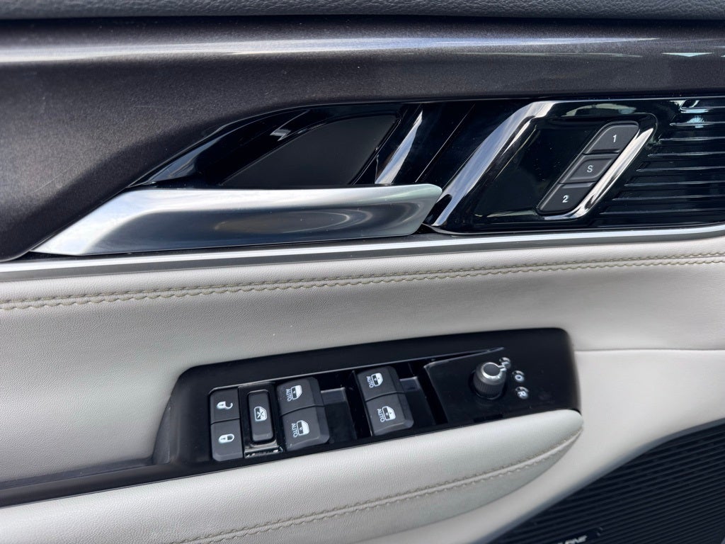 2023 Jeep Wagoneer Base