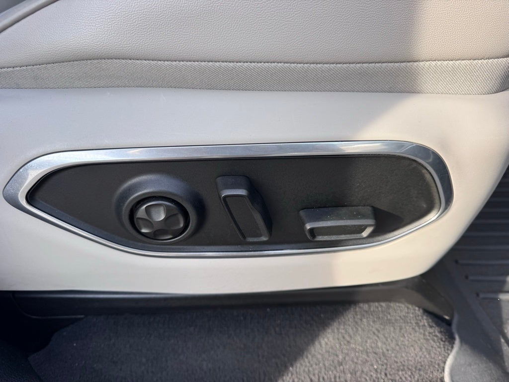 2023 Jeep Wagoneer Base