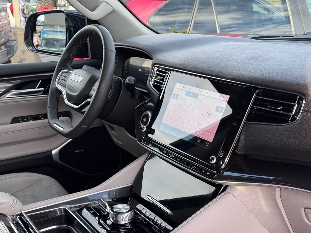 2023 Jeep Wagoneer Base