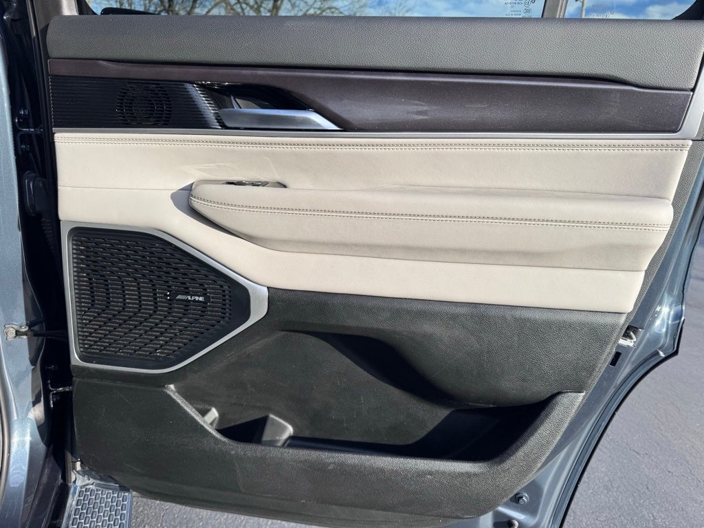 2023 Jeep Wagoneer Base