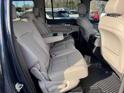 2023 Jeep Wagoneer Base