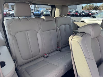 2023 Jeep Wagoneer Base