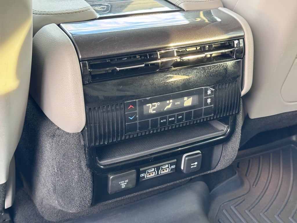 2023 Jeep Wagoneer Base