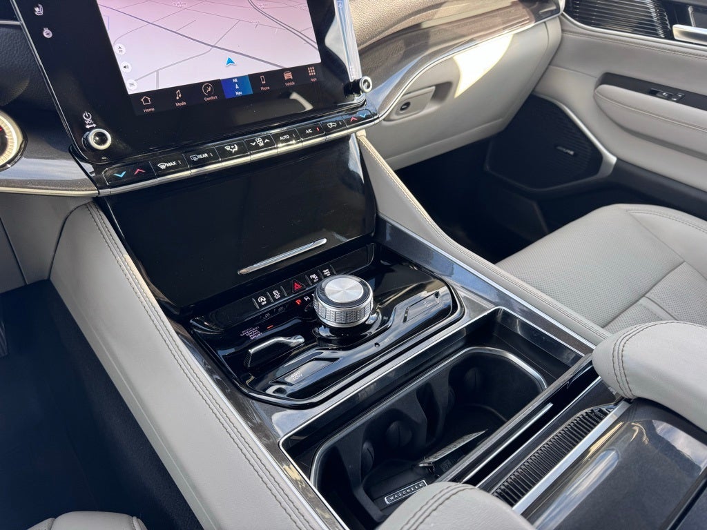 2023 Jeep Wagoneer Base