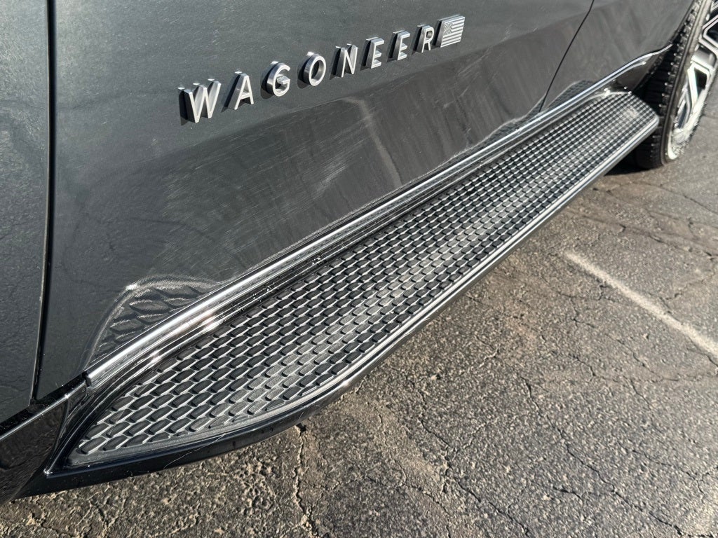 2023 Jeep Wagoneer Base