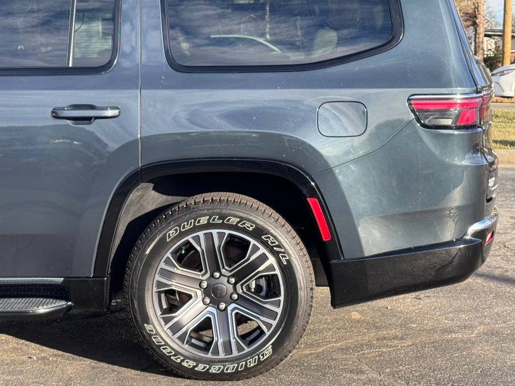 2023 Jeep Wagoneer Base