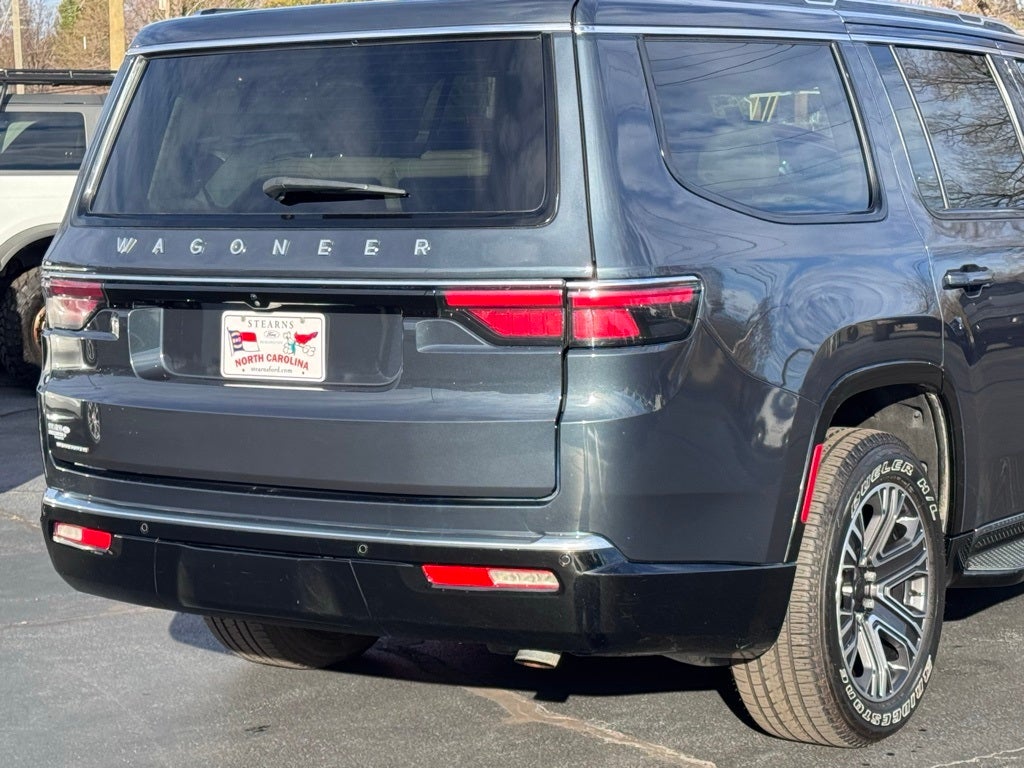 2023 Jeep Wagoneer Base