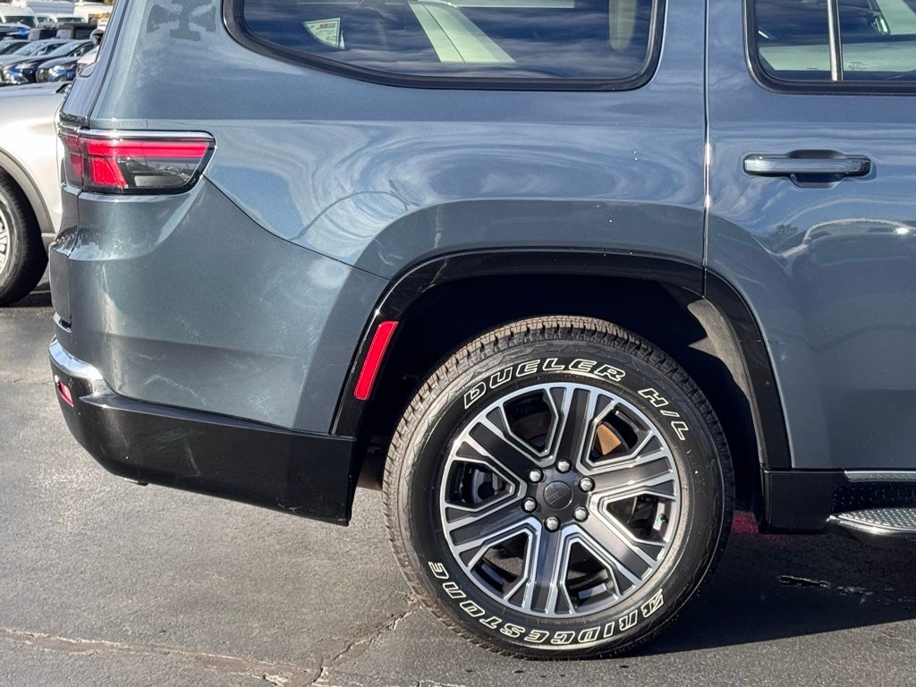 2023 Jeep Wagoneer Base