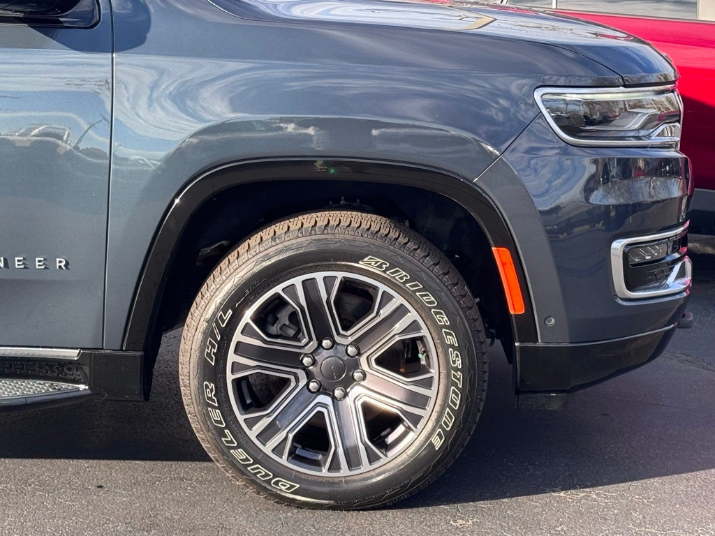 2023 Jeep Wagoneer Base