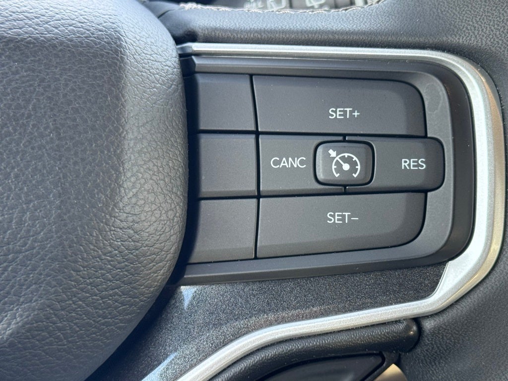 2023 Jeep Wagoneer Base