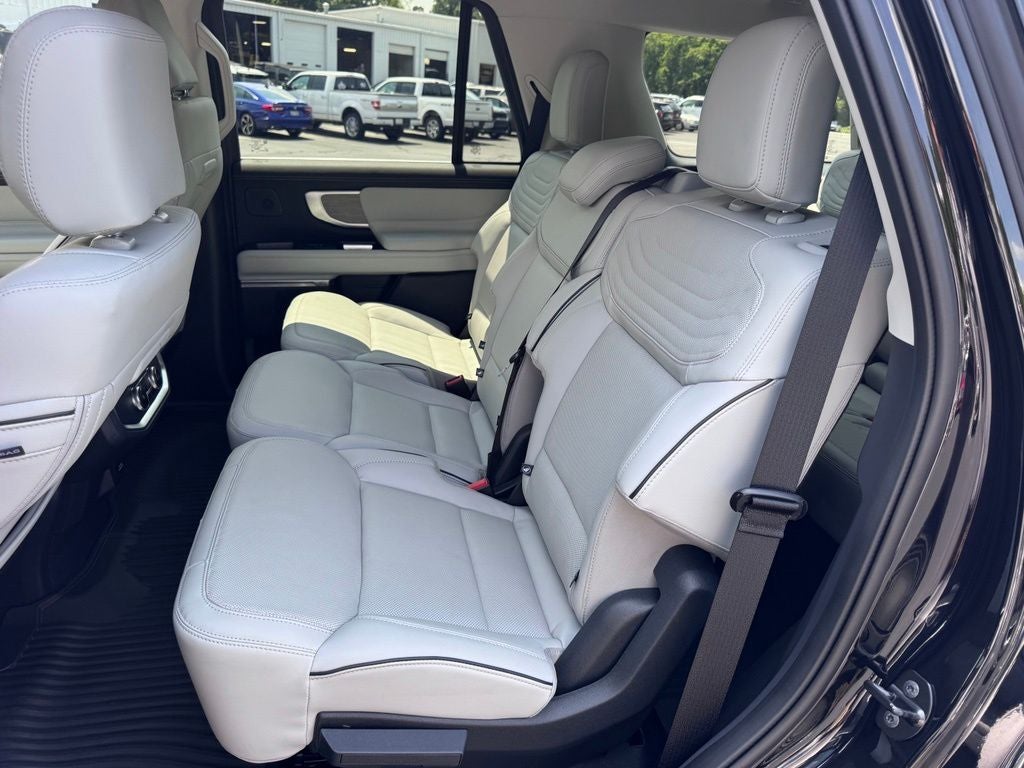 2025 Ford Expedition Platinum