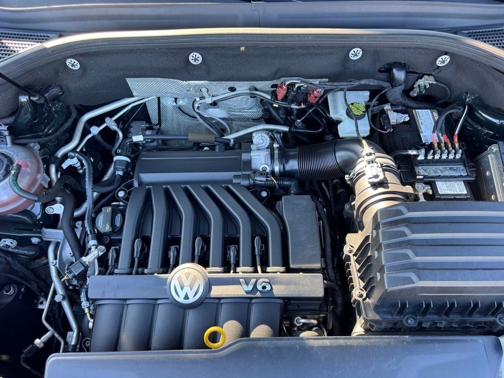 2021 Volkswagen Atlas 3.6L V6 SE w/Technology R-Line