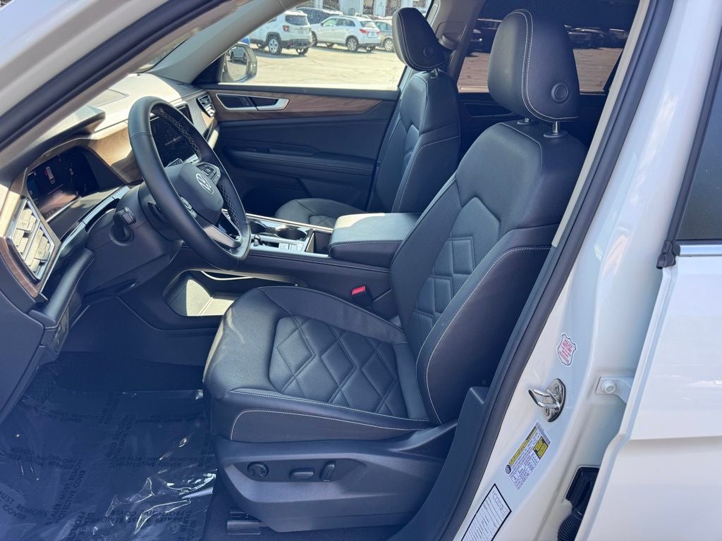 2025 Volkswagen Atlas 2.0T SE w/Technology