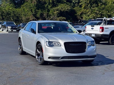2023 Chrysler 300 Touring