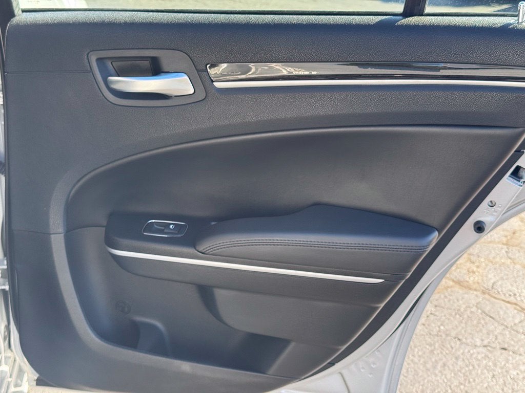 2023 Chrysler 300 Touring