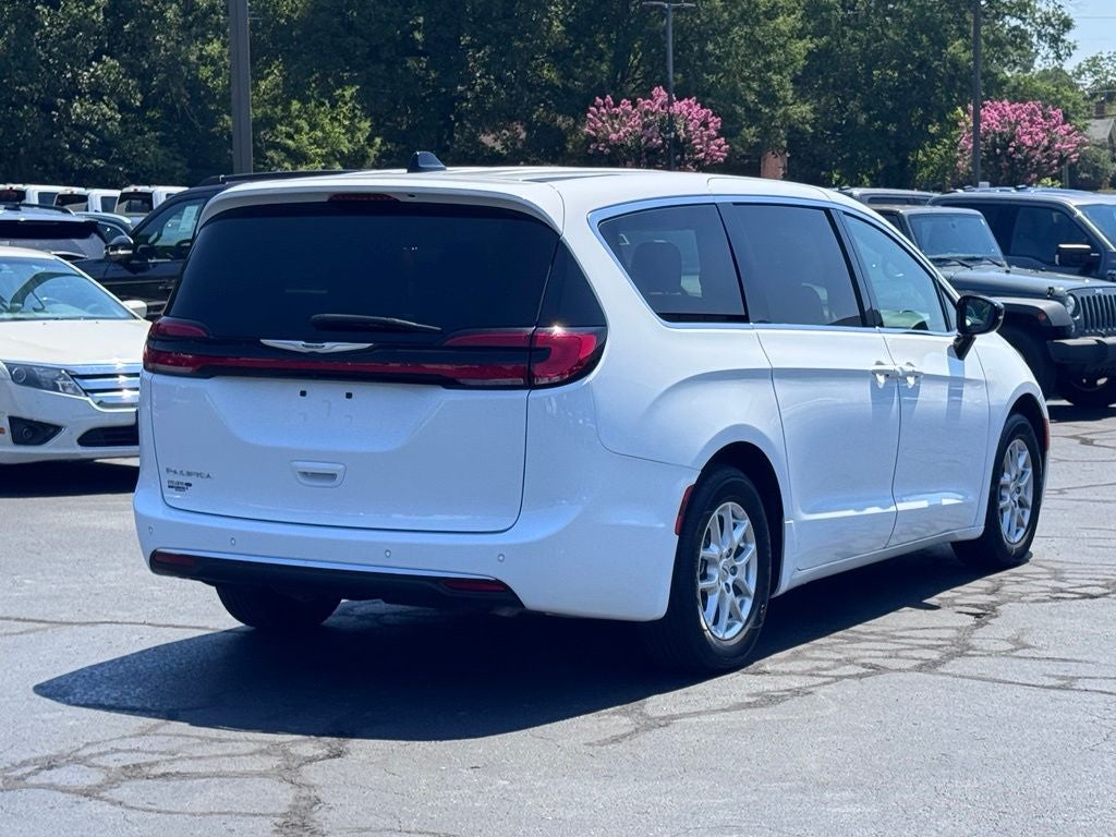 2025 Chrysler Pacifica Select