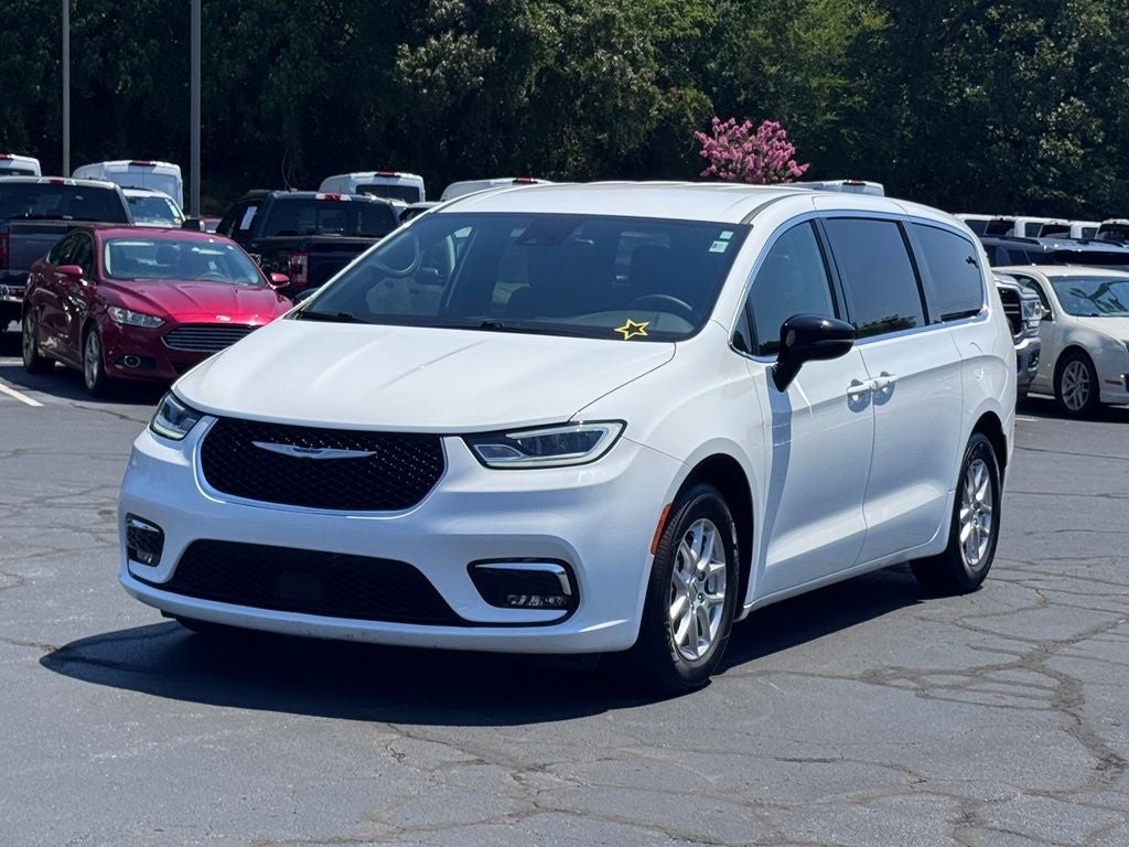 2025 Chrysler Pacifica Select