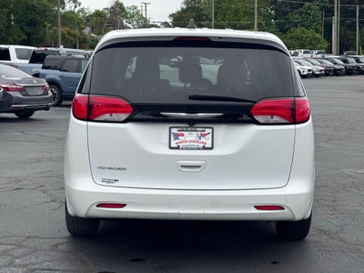 2023 Chrysler Voyager LX