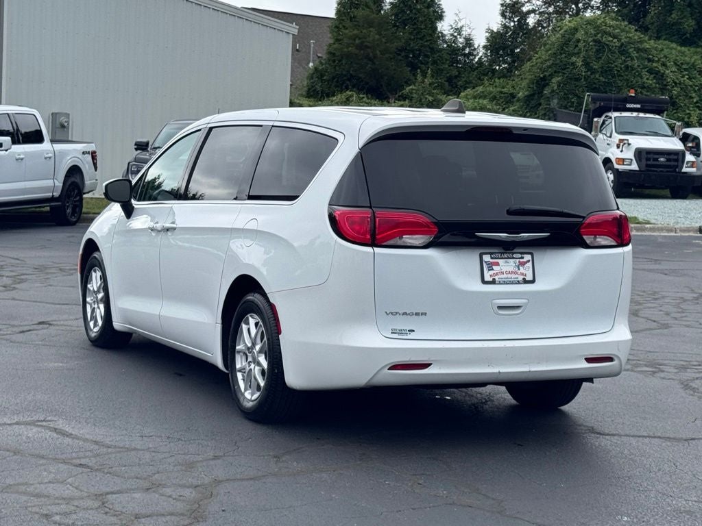 2023 Chrysler Voyager LX