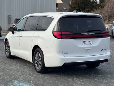 2024 Chrysler Pacifica Hybrid Select