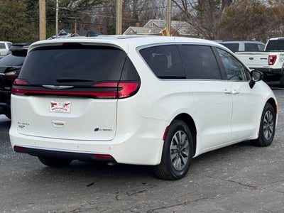 2024 Chrysler Pacifica Hybrid Select