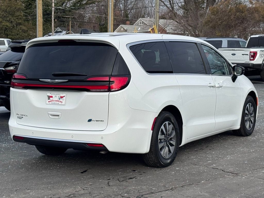 2024 Chrysler Pacifica Hybrid Select