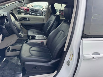 2024 Chrysler Pacifica Hybrid Select