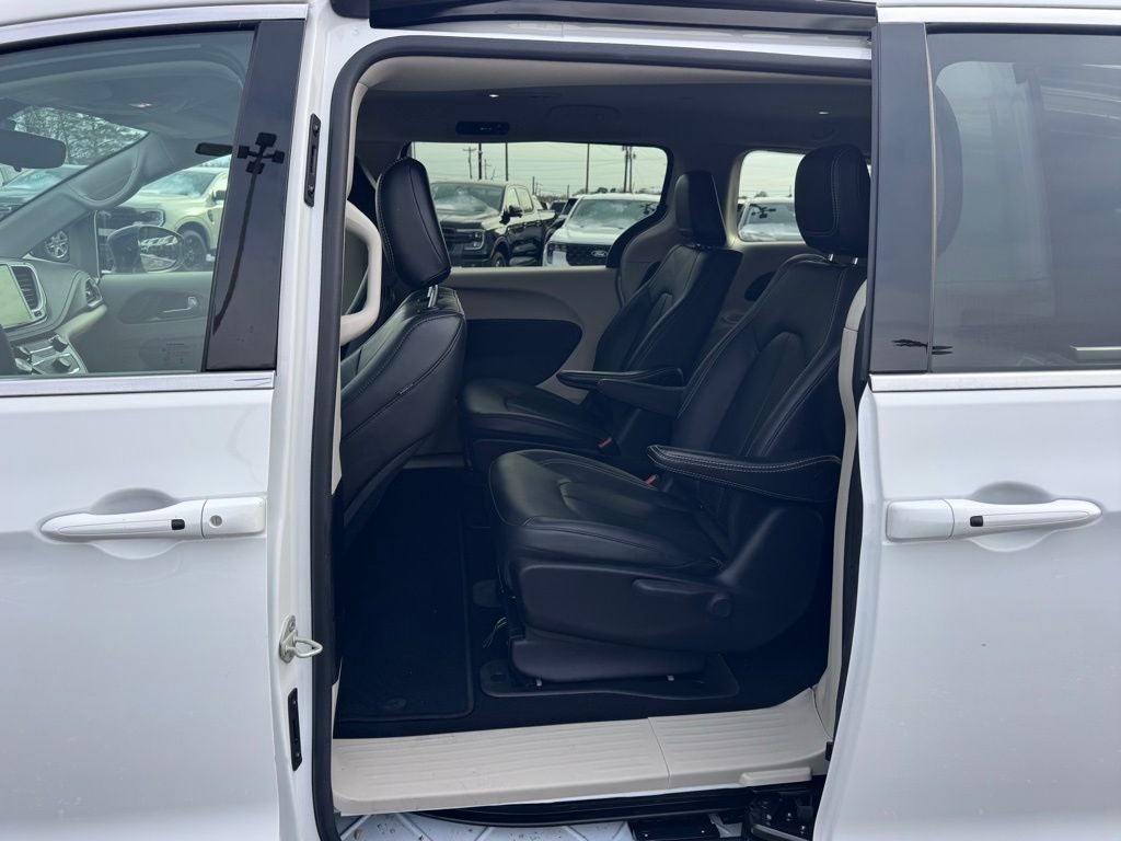 2024 Chrysler Pacifica Hybrid Select