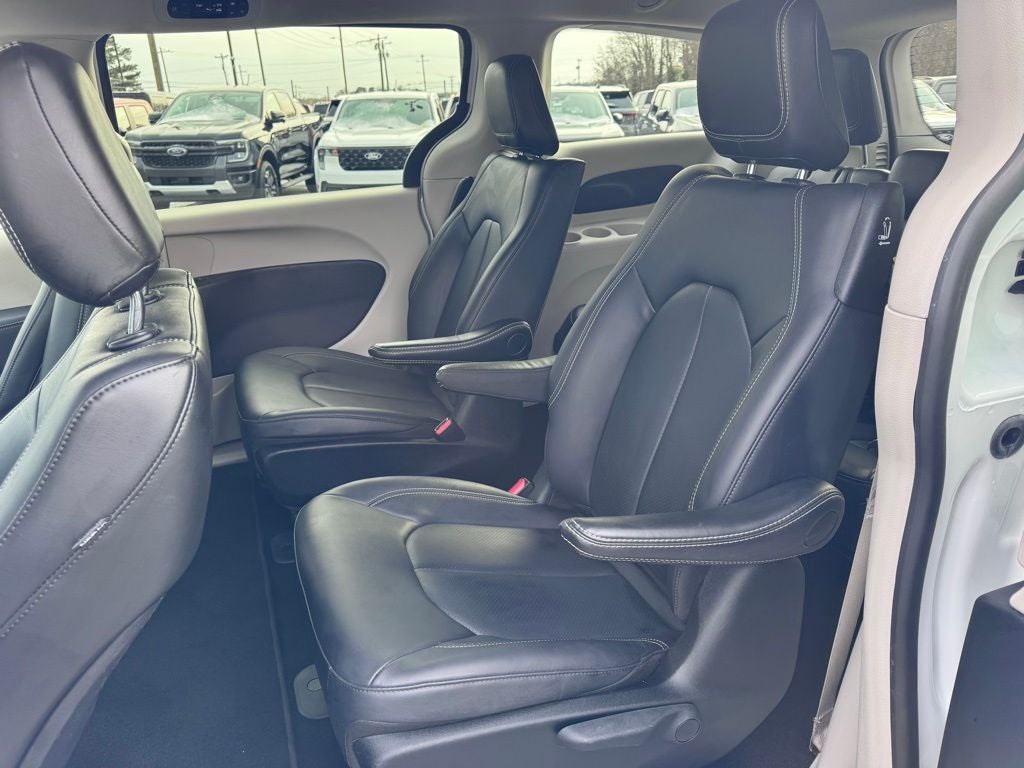 2024 Chrysler Pacifica Hybrid Select