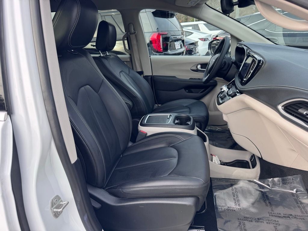 2024 Chrysler Pacifica Hybrid Select