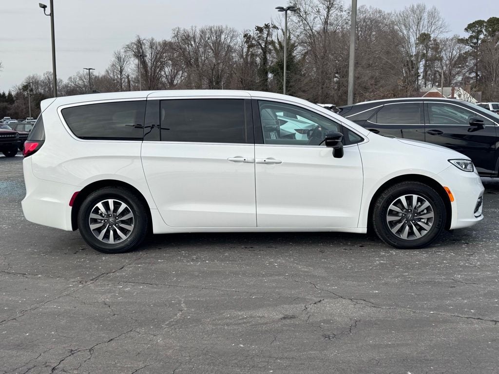 2024 Chrysler Pacifica Hybrid Select