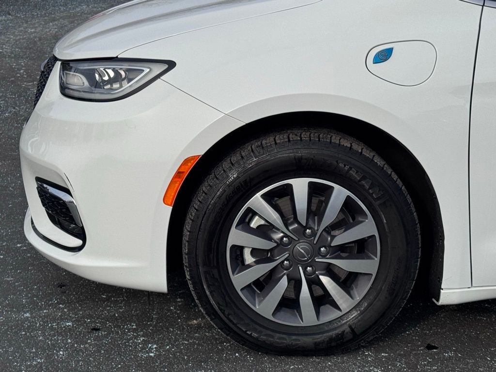 2024 Chrysler Pacifica Hybrid Select