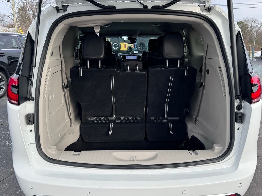 2024 Chrysler Pacifica Hybrid Select