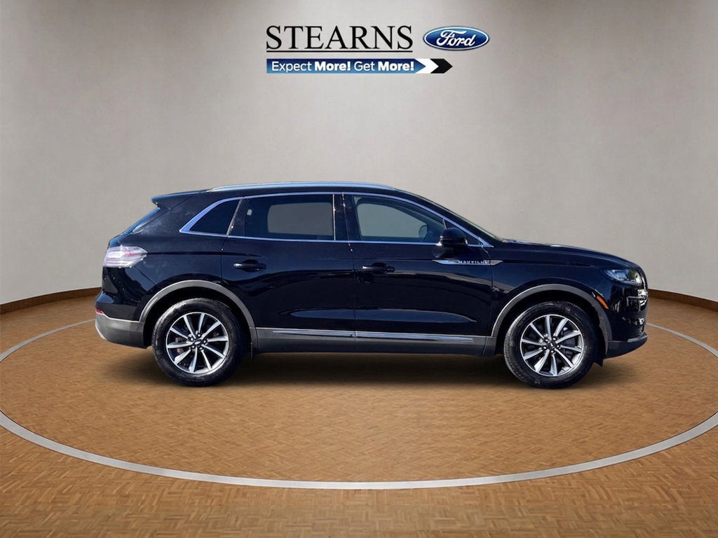 2022 Lincoln Nautilus Standard