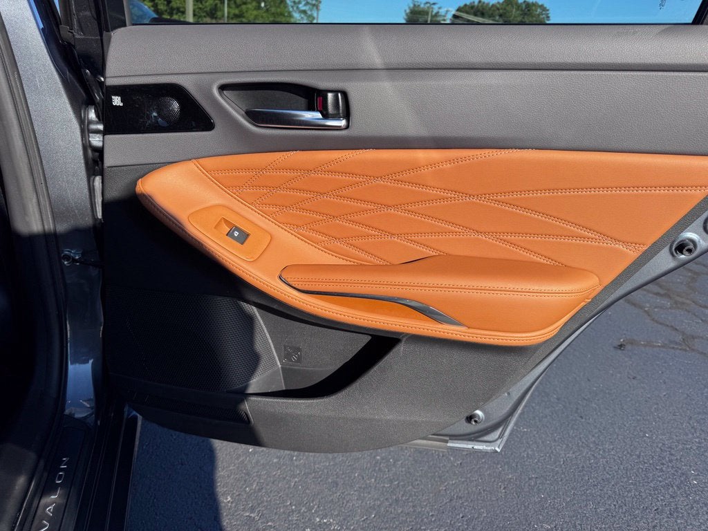2019 Toyota Avalon Hybrid Limited