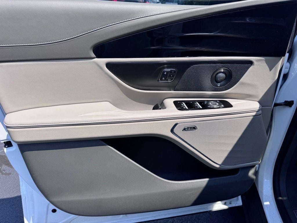 2025 Lincoln Nautilus Reserve