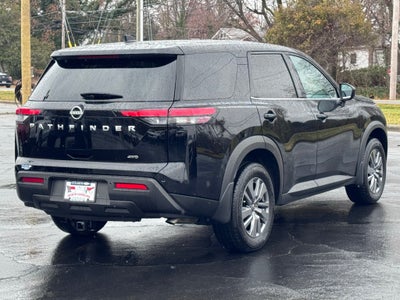 2025 Nissan Pathfinder S