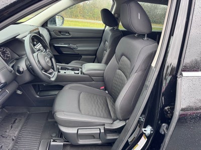 2025 Nissan Pathfinder S