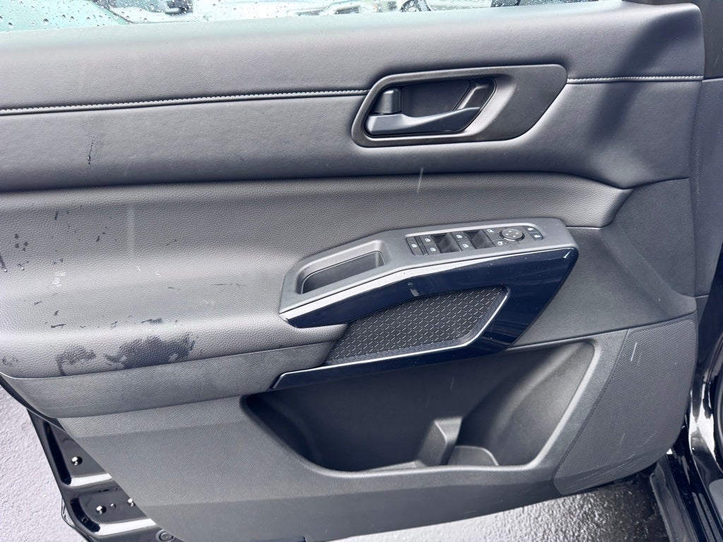 2025 Nissan Pathfinder S