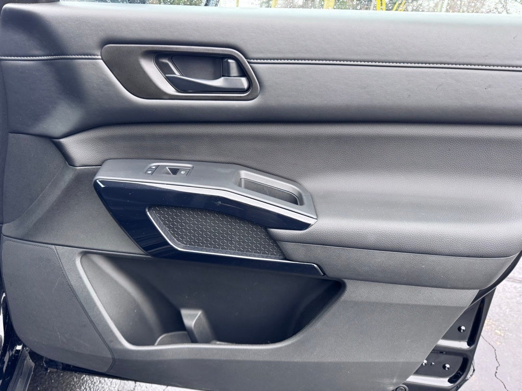 2025 Nissan Pathfinder S