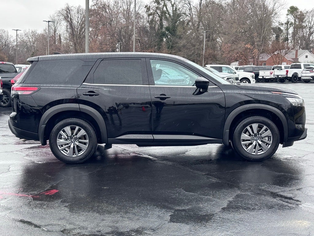 2025 Nissan Pathfinder S
